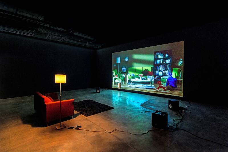 〈棲居如詩〉以模擬與破壞的張力，重新檢視家的定義，回應當代臺灣的不確定性，以及棲居於此的挑戰。（藝術家袁廣鳴著作，AAM提供）