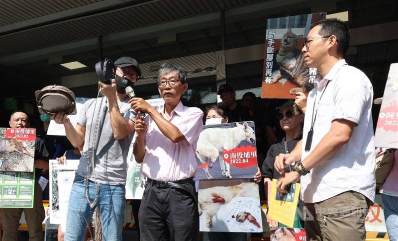 林業署日前搶救2隻被金屬套索所傷的台灣黑熊，台東 分署表示，搶救成功後，會到部落加強宣導換成改良式 獵具，獵人的意願會增加。林業署統計3年已換7095具。 （中央社檔案照片）