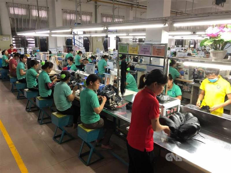 美國對越南、印尼、柬埔寨等國課徵對等關稅，衝擊成衣、製鞋與家居代工台廠供應鏈。（中央社檔案照片）