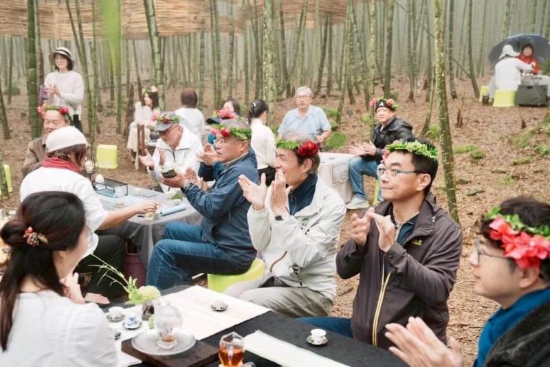 農業部農村發展及水土保持署南投分署表示，「2025濁水溪農村生態藝廊」系列活動串聯6個農村社區，計有6條主題遊程，即日起到6月下旬為止，由鹿谷鄉竹林社區的「螢河茶席」打頭陣。（農村水保署南投分署提供）