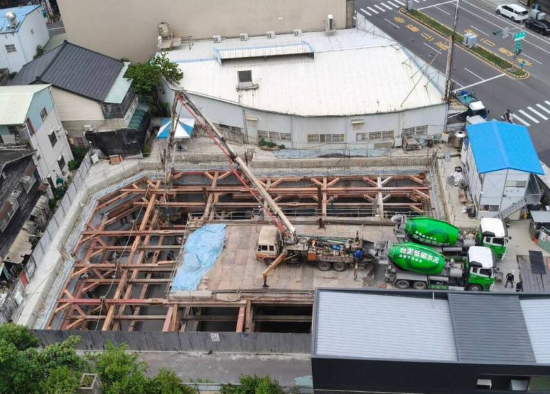創世基金會持續募集籌建花蓮及嘉義清寒植物人安養院經費，但2處建院經目前皆僅募到1成，呼籲善心企業、社團及民眾伸援。圖為嘉義擴院工程進行地下灌漿作業情形。（創世基金會提供）