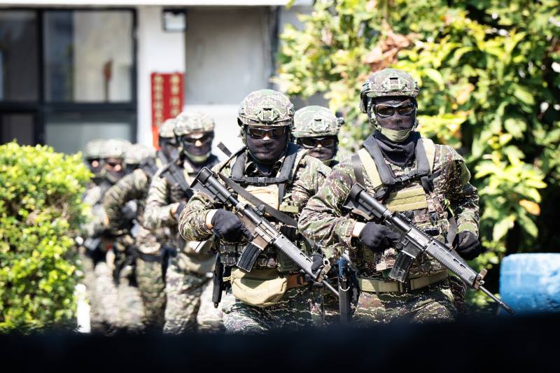 海軍陸戰隊進行兵力調整，學者認為未來「濱指部」成立後，由海軍自我強化單位防護能力，是正確的方向。圖為兩棲偵搜大隊官兵。(記者楊仁翔 攝)