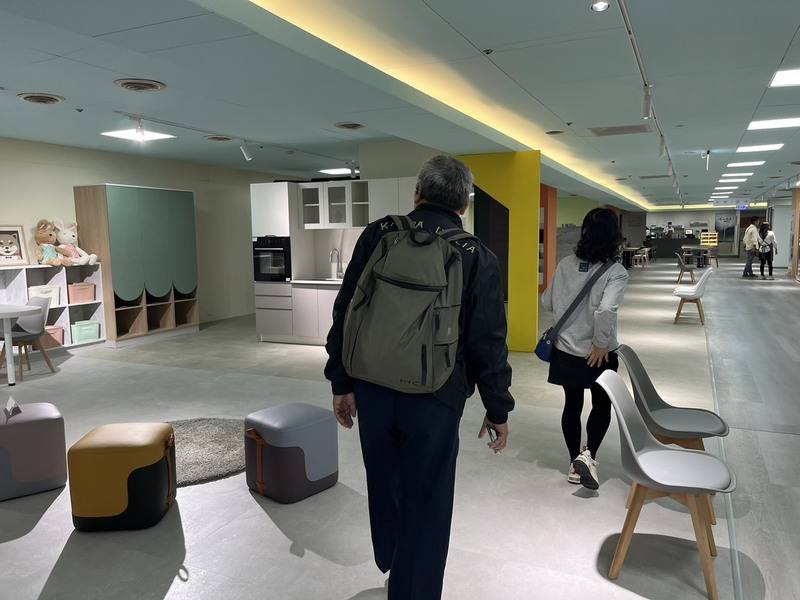 高雄大立百貨以家居服務搶商機，4日引進家居裝潢品牌「Modolii謀多利．居工事」，提供一站式設計、選材到完工的完整服務。