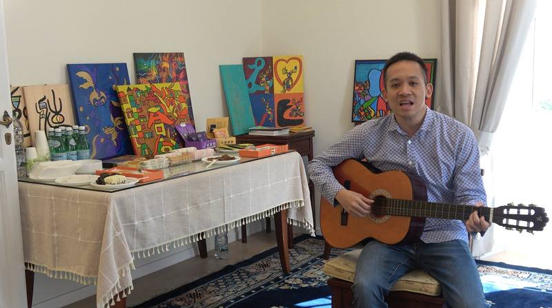 自閉症畫家李柏毅除了擅長繪畫，在歌唱與游泳領域都有優異表現，他3日在駐義大利代表處以台語、英語演唱，贏得全場掌聲。