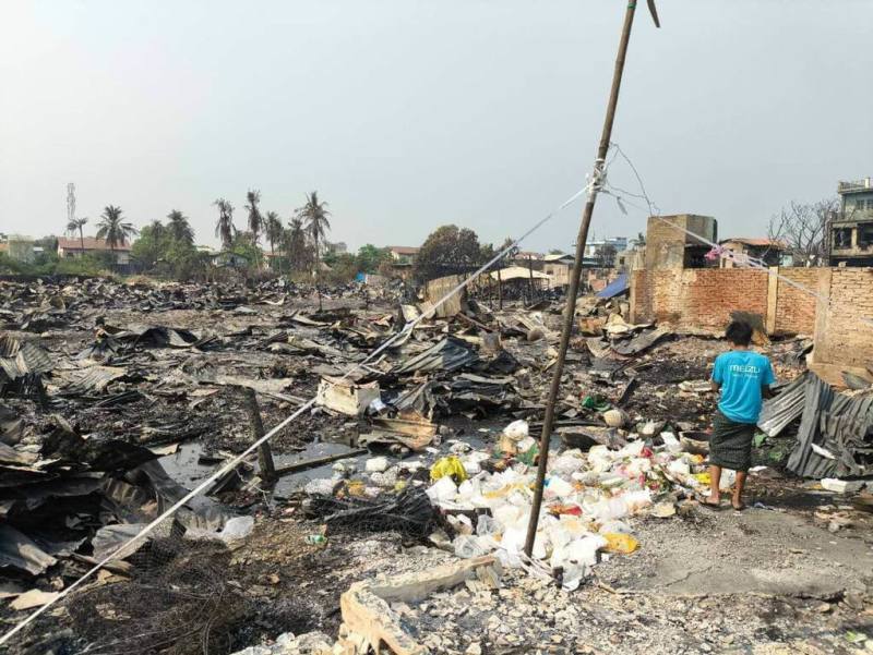 緬甸強震死傷、災損慘重，歷史名城瓦城（Mandalay）附近地區又發生火警，遍地焦黑、災情慘重。（瓦城教會陳姓牧師提供）