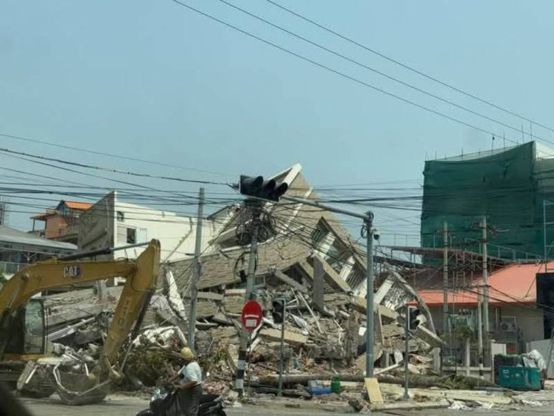 緬甸3月28日強震後，當地第2大城、歷史名城瓦城（Mandalay）建築物倒塌，無數家庭頃刻間失去賴以生存的家園。（瓦城教會陳姓牧師提供）