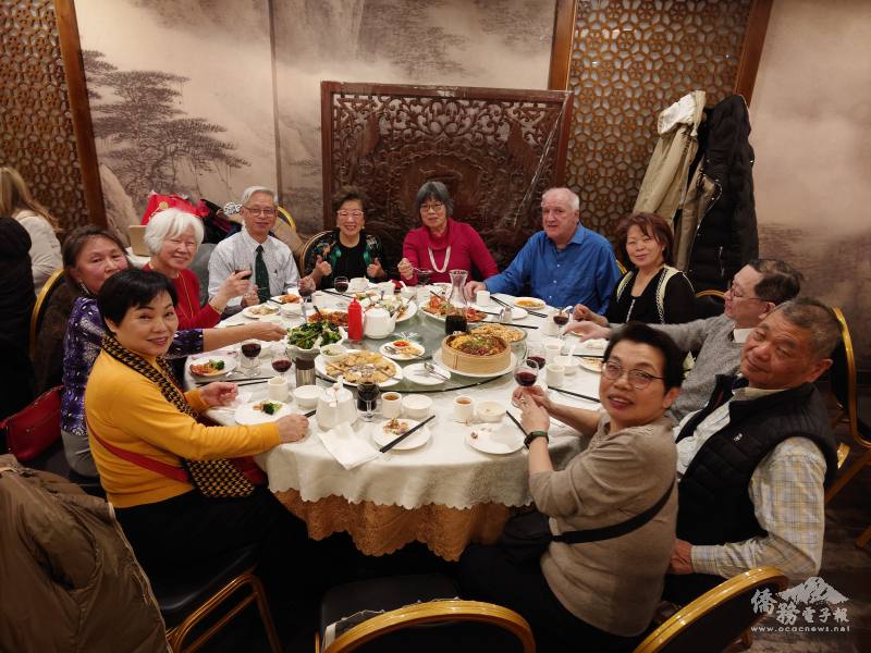 傑人會的理事們熱烈交流推廣會務的想法