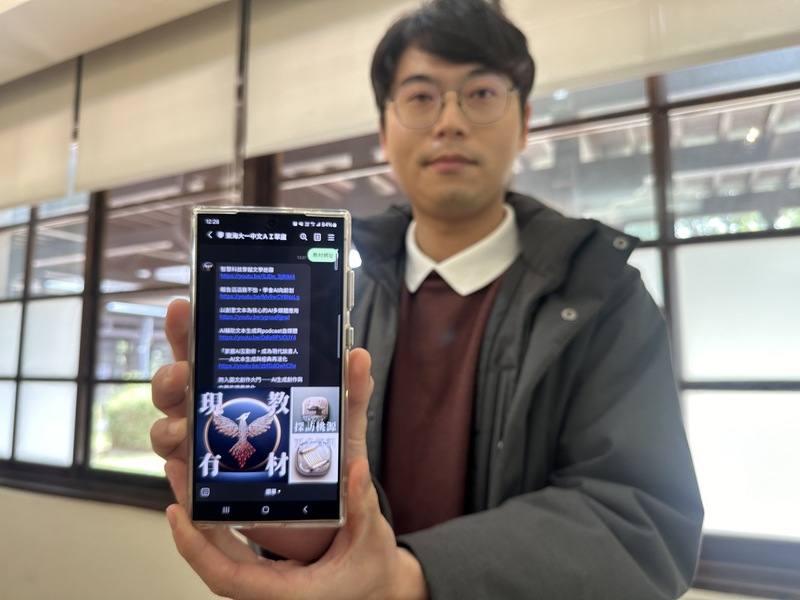 東海大學中文系博士生蕭崇聖教授大一中文，設計「文學故事轉譯」課程，將文學作品轉化為互動文字冒險遊戲，培養創意表達與行銷能力