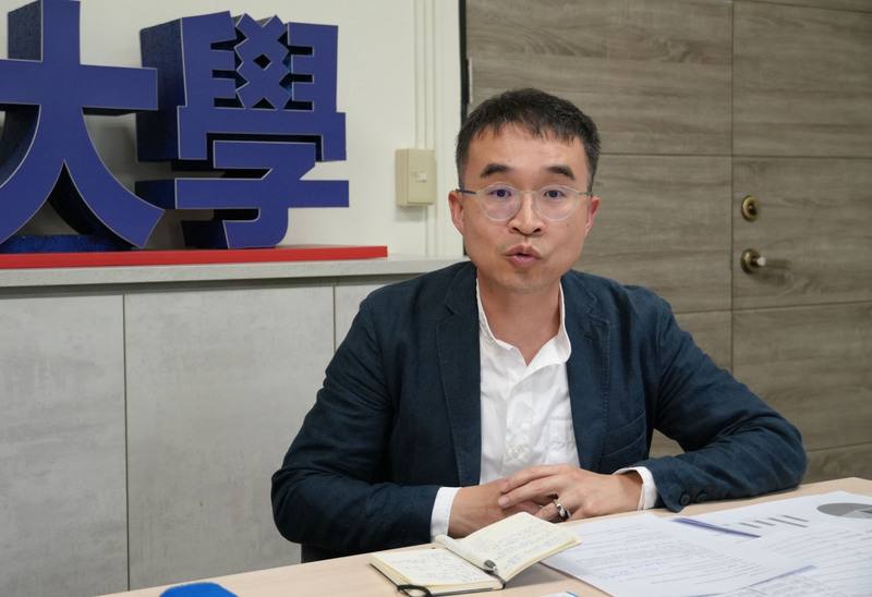 國立政治大學人工智慧應用學位學程主任張家銘提到，校內將AI結合各領域專業，例如傳播學院就有探討AI生成圖像衍生的新聞倫理