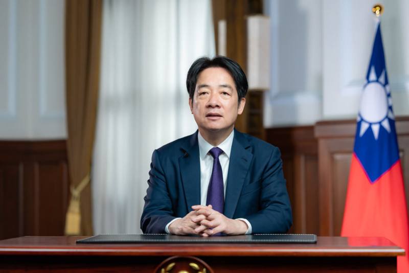 針對近日美國政府以「對等關稅」為名對臺灣加徵32%關稅所造成的影響，賴清德總統6日發表錄影談話，向國人說明政府會採取五項因應策略