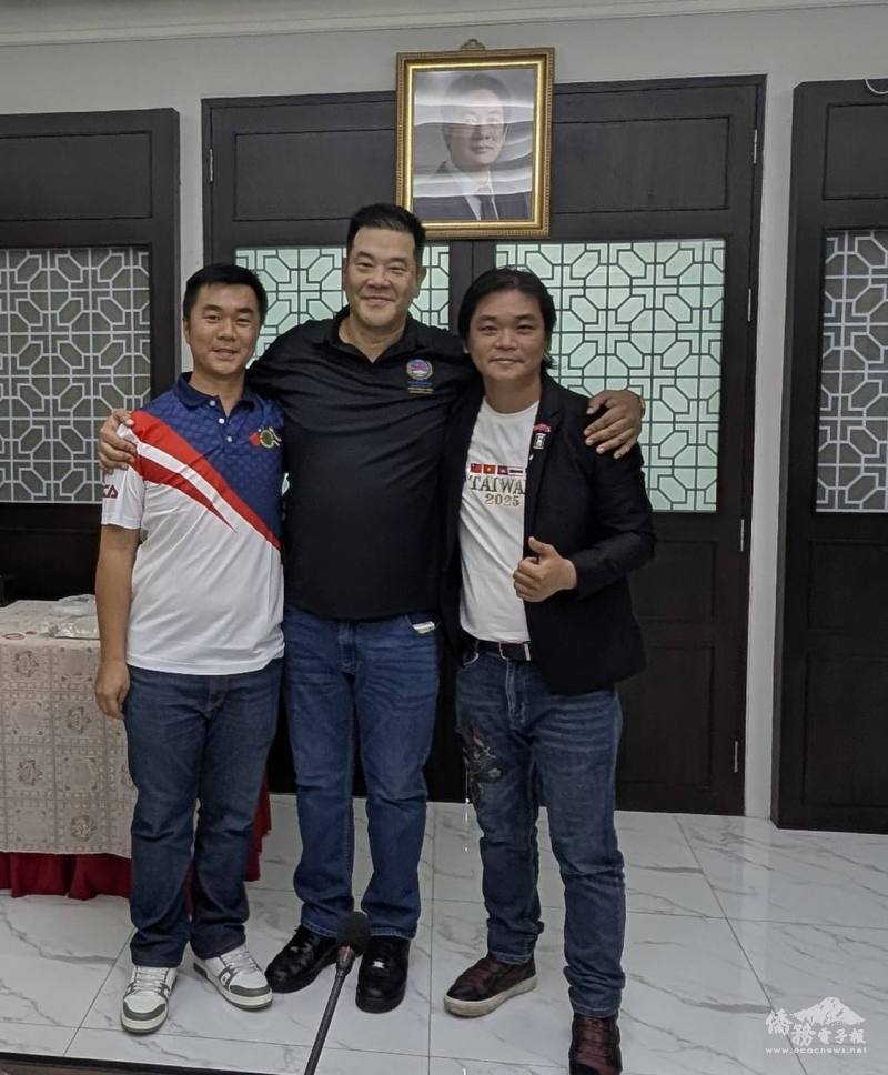 泰國拉加邦臺商會長陳俊蓁、越南地區僑務促進委員陳靜璿及泰國臺灣商會聯合總會副秘書長黃珺紳等2022年亞太地區僑社工作研討會學員曼谷相見歡