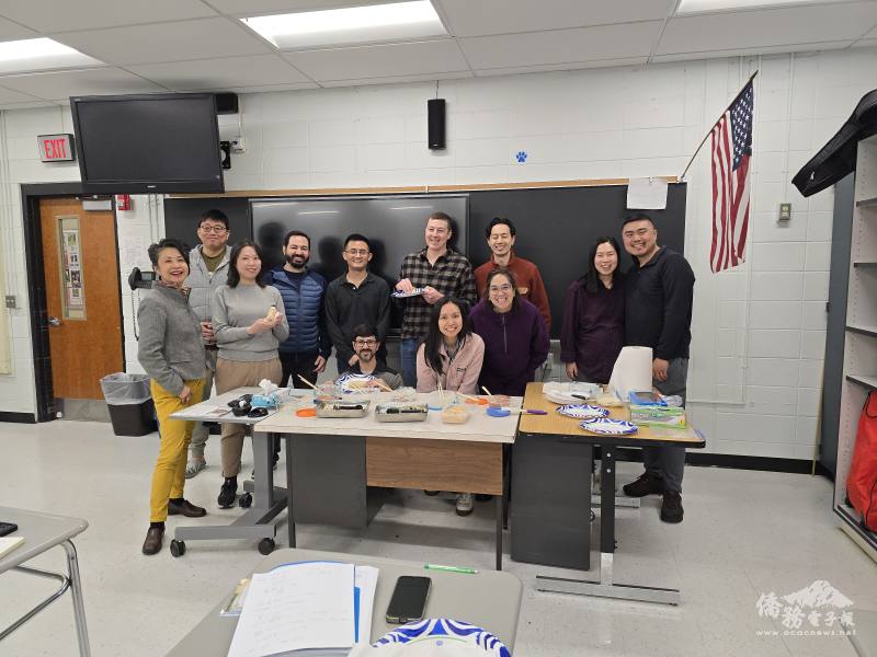 紐澤西理工學院華語老師潘冠霖與博根TCML學生溫馨合影