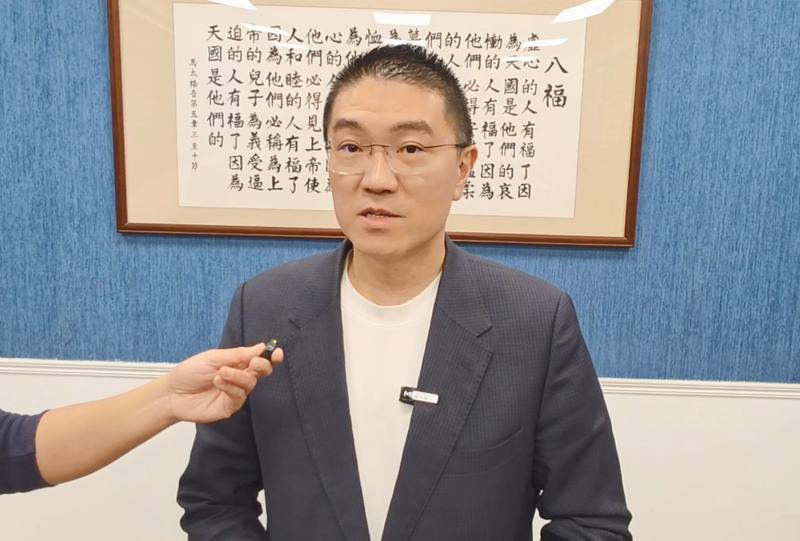 因應美國宣布對台課徵32%對等關稅，基隆市長謝國樑（圖）7日受訪表示，市府8日會先與工業區廠商座談，了解廠商碰到的問題，基北北桃可能在9日開會討論