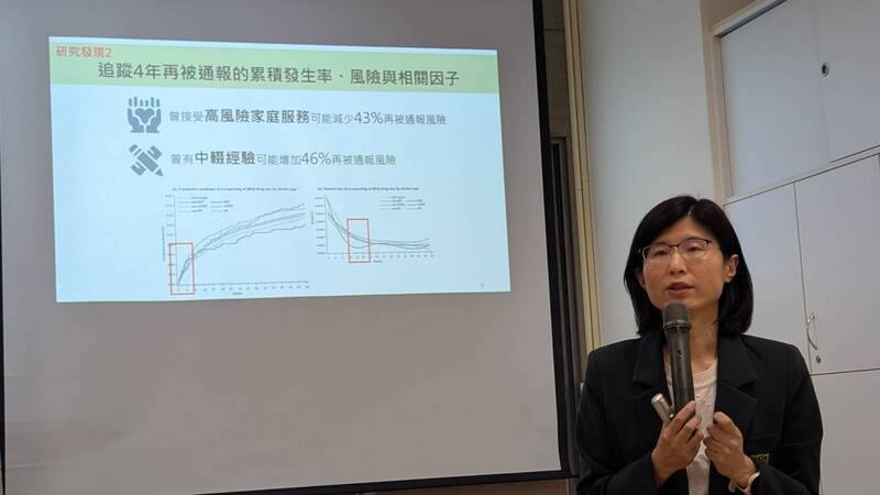 國家衛生研究院神經及精神醫學研究中心合聘研究員陳娟瑜（圖）7日說明，曾使用非法藥物的國中生，家庭經濟弱勢、家人用毒比例都較一般國中生高，但若有接受高風險家庭服務，可減少43%再用毒風險