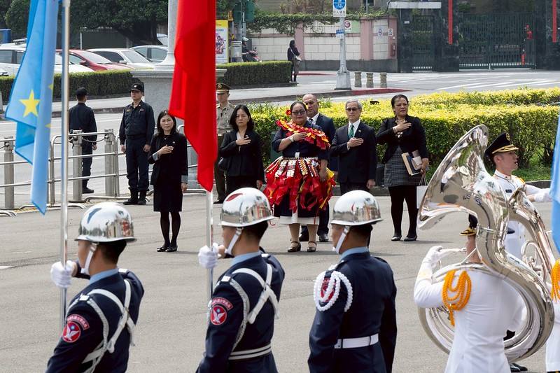 吐瓦魯國新任駐臺特命全權大使法莉莉呈遞到任國書