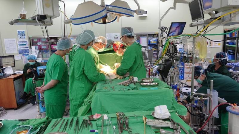 急性主動脈剝離是高致死率心血管疾病，為提升病人存活率並優化緊急救治流程，義大醫院攜手高屏地區42家醫院，透過區域聯防機制強化急重症醫療資源整合，確保病人即時獲得適當治療。（義大醫院提供）