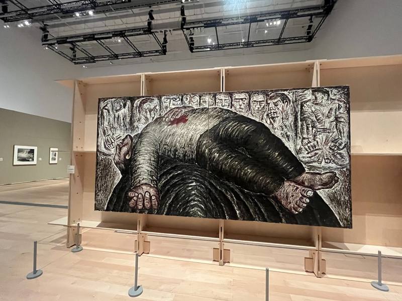 新北市美術館25日將正式推出「往來／照見」典藏研究展中，展出藝術家吳天章為紀念228事件創作的作品「向無名英雄致敬」