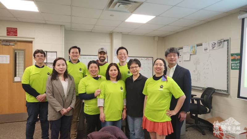 TCML爾雅洪嫚憶(前排右2)、陳思暐老師(後排右2)、蔡季穎(後排右1)、陳怡珍(前排左1)及合影