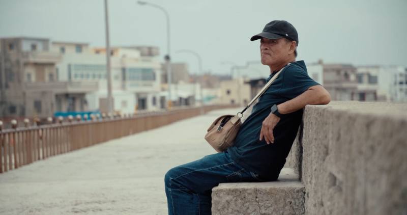 攝影家馬立群執導紀錄片「家根拼圖」10日將於公視紀錄觀點首播，攝影家謝三泰（圖）亦是主角之一，在片中回顧自身與家鄉澎湖的情感。（公視提供）