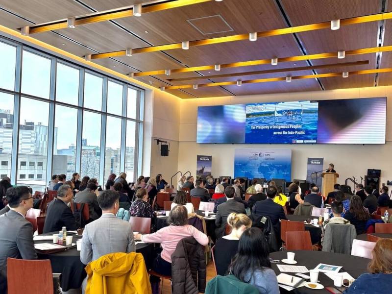 台加8日合辦國際原住民論壇，吸引多國代表與會，加拿大有7個聯邦部會官員和3大原住民族領袖都到場，還有教授學者、使節團成員等共約150人出席，會中交流熱絡。（駐加拿大代表處提供）