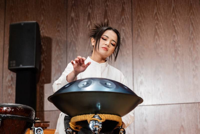 朱宗慶打擊樂團成軍將近40年，培育本土打擊樂人才不遺餘力。第3代團員戴含芝（圖）與高瀚諺將聯手舉辦獨奏會「Inception」，展現近30年的擊樂經驗。（朱宗慶打擊樂團提供）