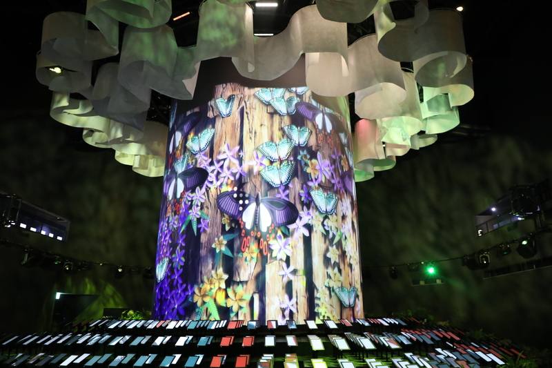 2025世界博覽會（大阪關西世博）13日將在日本大阪的夢洲登場。主辦單位9日舉辦媒體日，台灣TECH WORLD館AI技術吸睛，以3大劇場展現人文薈萃的台灣，其中560株顯示機械花株，是全球首創互動技術