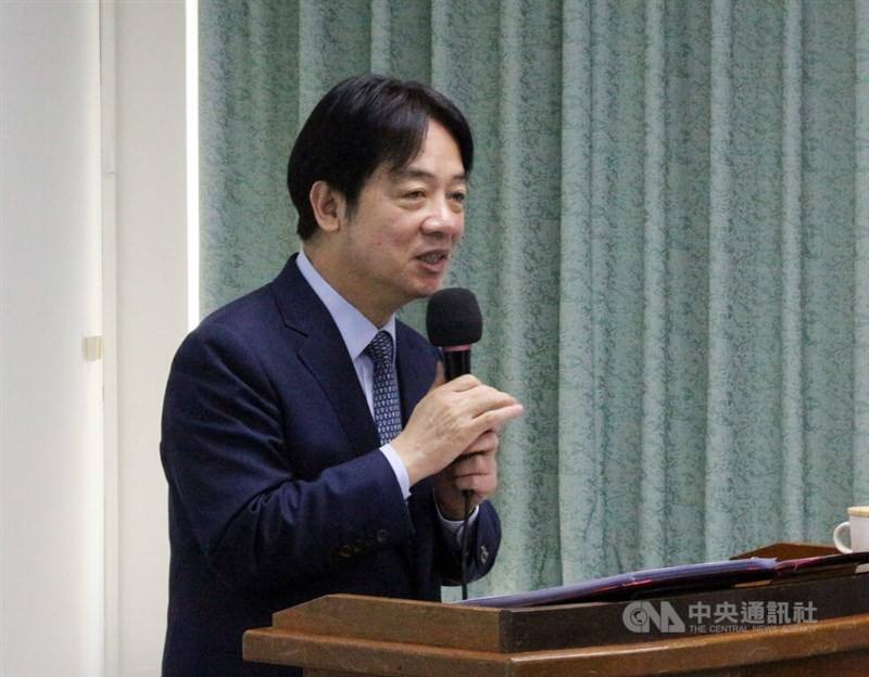 President Lai Ching-te speaks to representatives from the machinery industry in Taichung on Friday. CNA photo April 11, 2025