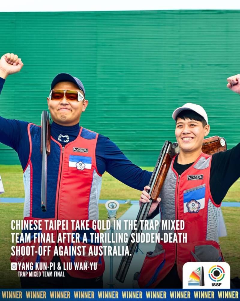 2025年射擊世界盃阿根廷站不定向飛靶混雙賽，台灣代表隊楊昆弼（左）與劉宛渝（右）攜手，10日在延長PK賽擊敗澳洲，勇奪金牌。（圖取自facebook.com/ISSF.Shooting）