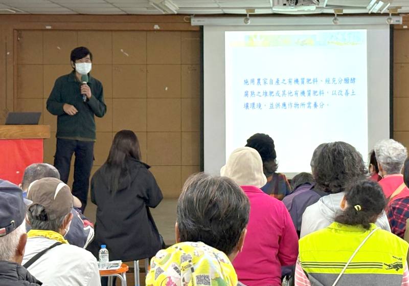 臺東農改場張繼中副研究員講授「有機及友善環境耕作肥培管理技術」