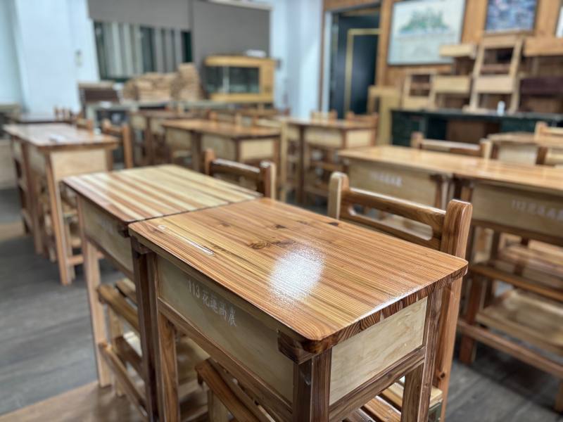 花蓮高農使用國產柳杉木材課桌椅