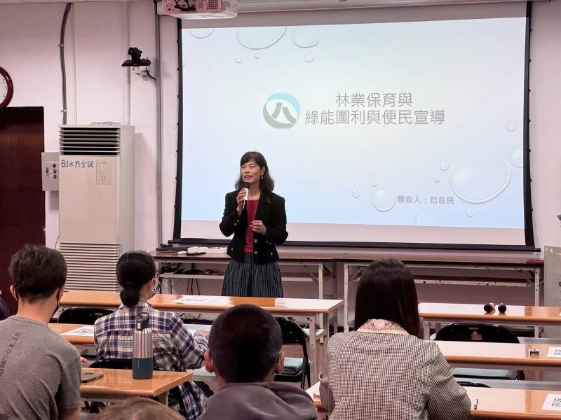 林業保育署新竹分署夏分署長榮生代表機關為課程致詞及介紹講座(林業保育署新竹分署提供)