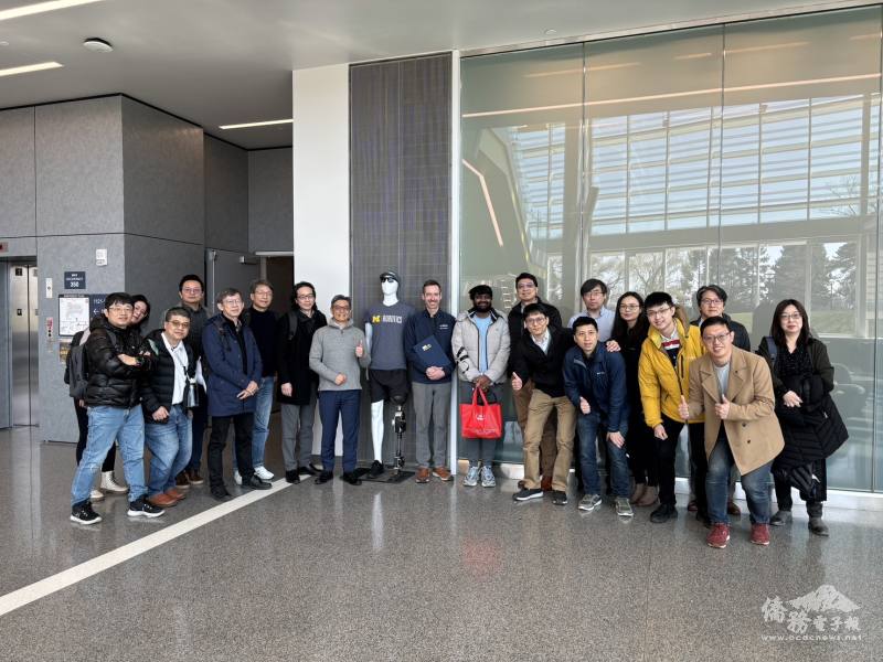 參觀密西根大學福特機器人創新中心（Ford Robotics Building）