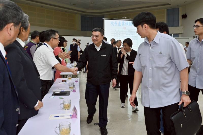 行政院長卓榮泰12日前往彰濱鹿港產業園區出席彰化產業座談會