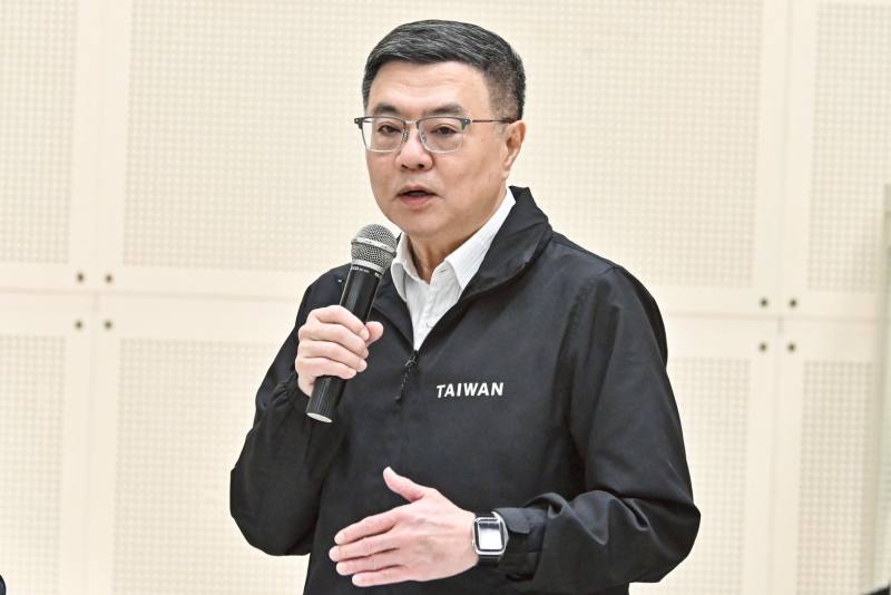 行政院長卓榮泰指出，臺灣列在與美方交涉的優先隊伍中，11日晚間臺美雙方代表團已展開視訊會議，我方將秉持「爭取國家利益、維護產業國際競爭力」的兩大核心原則，持續與美方交涉。