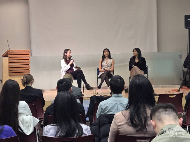 多倫多青創會會長鄺芷茵任引言人，由專業工程師Jolene Chu(中)等分享職涯議題