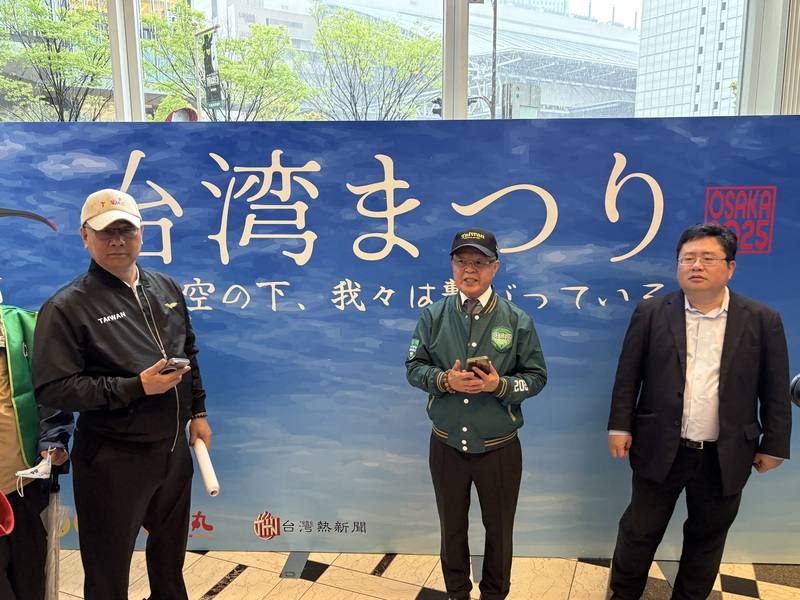 國策顧問陳天隆（中）、印太戰略智庫執行長矢板明夫（右），以及參與籌辦台灣祭的開南大學主任秘書陳文甲（左）13日出席台灣祭開幕儀式。