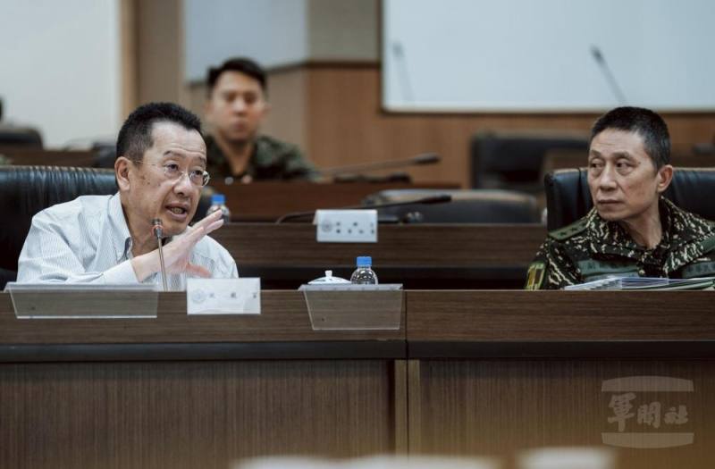 國防部長顧立雄12日再度出席國軍「漢光41號演習」電腦輔助指揮所演習統裁官會議。（軍聞社記者陳彥樺攝）