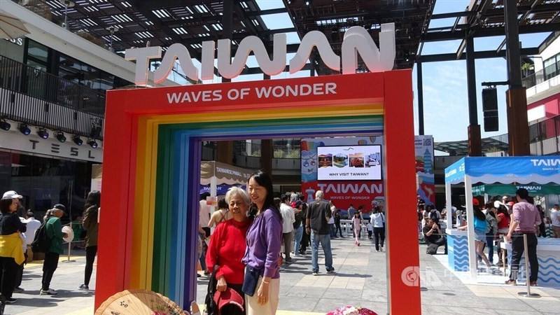 Two people pose for a picture at a shopping mall in Los Angeles under the tourism agency's "Waves of Wonder" brand. CNA photo April 13, 2025
