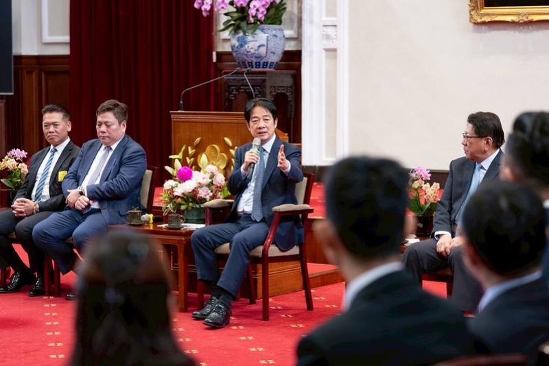 賴清德總統14日上午接見「社團法人國立臺北科技大學經營管理系、工業工程與管理系及資訊與財金管理系等3系所友會」