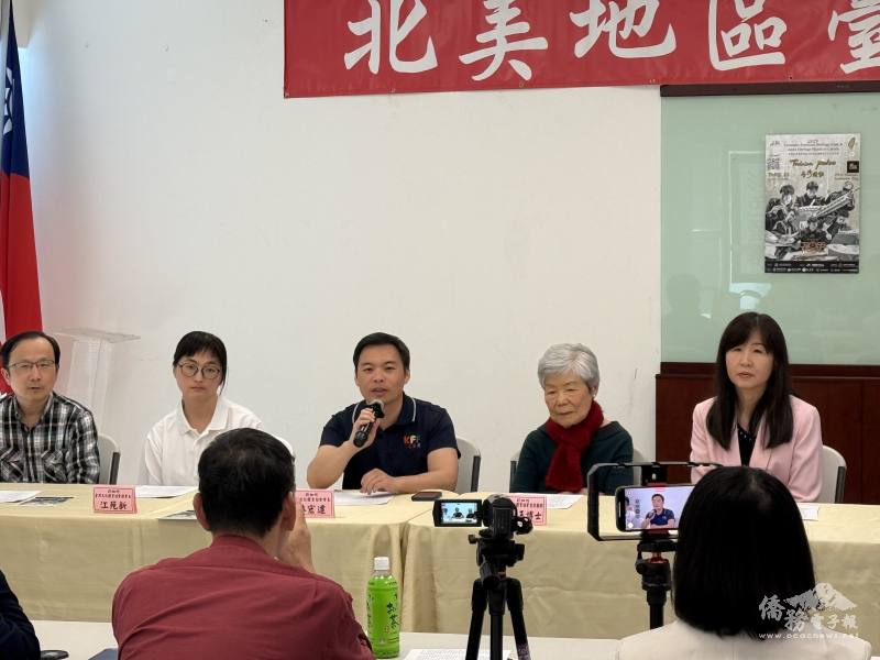 北加州臺灣文化體育協會會長林宏達(中)宣布十鼓表演細節