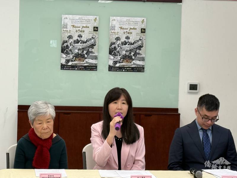 金山灣區文教中心主任莊雅淑(中)致詞