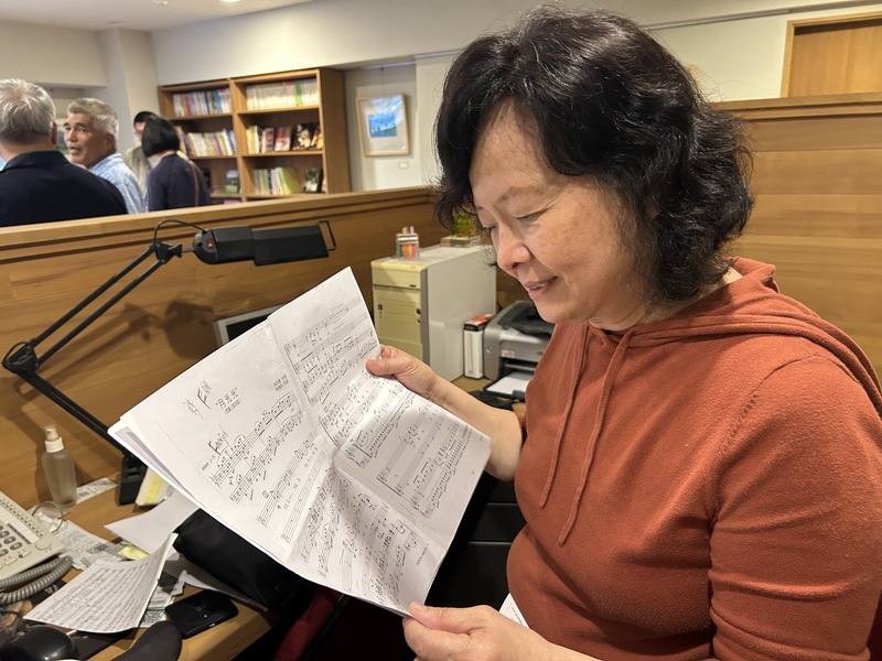 音樂家蘇維倫（圖）長期致力於台灣民謠推廣，近期與出版人陳照旗、繪本作家陳阿月合作台語繪本「眠床佇佗位」音樂朗讀小劇場，期盼能朝音樂劇的方向發展