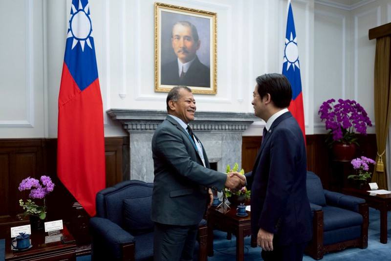 賴清德總統15日下午接見吐瓦魯國副總理兼財政及經濟發展部長倪樂索尼（Panapasi Nelesone）伉儷乙行