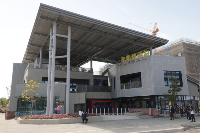 台南市安南區公共運輸重大建設「和順轉運站」15日啟用，可望發揮串聯鄰近台南亞太棒球訓練中心、國立台灣歷史博物館等地交通功能。（台南市政府提供）