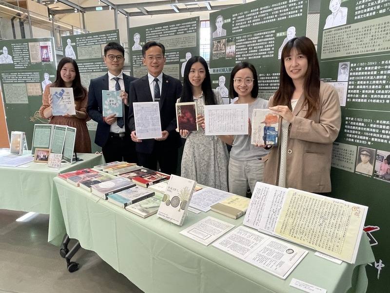 台中一中即日起推出「群星閃耀：我們的青春文學夢」特展，展出多名校友作家作品，展現一中在文壇的重要性與影響力。