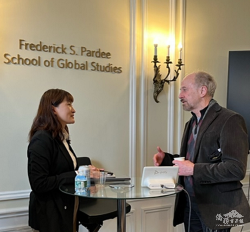 Dr. Lin Yi-Chieh with Prof. Robert W. Hefner, Director of the Center for the Study of Asia.