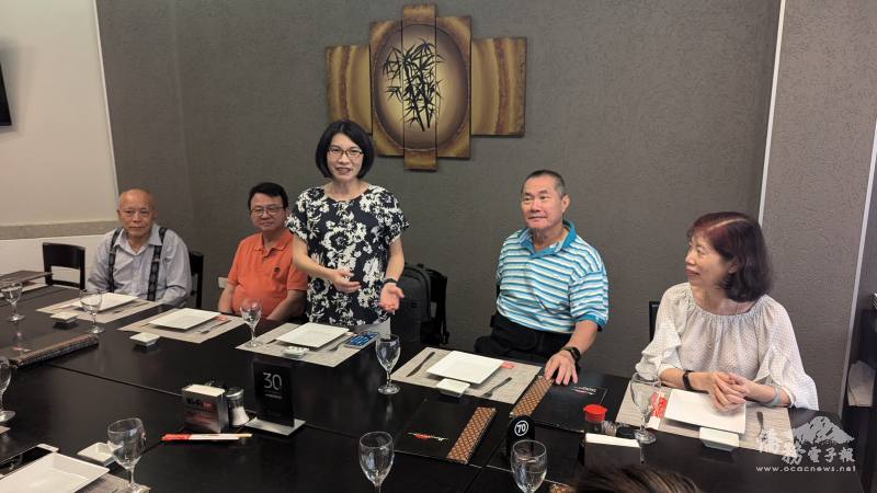 陳慧芬於歡迎午宴時致詞，感謝恩市僑胞的熱情迎接