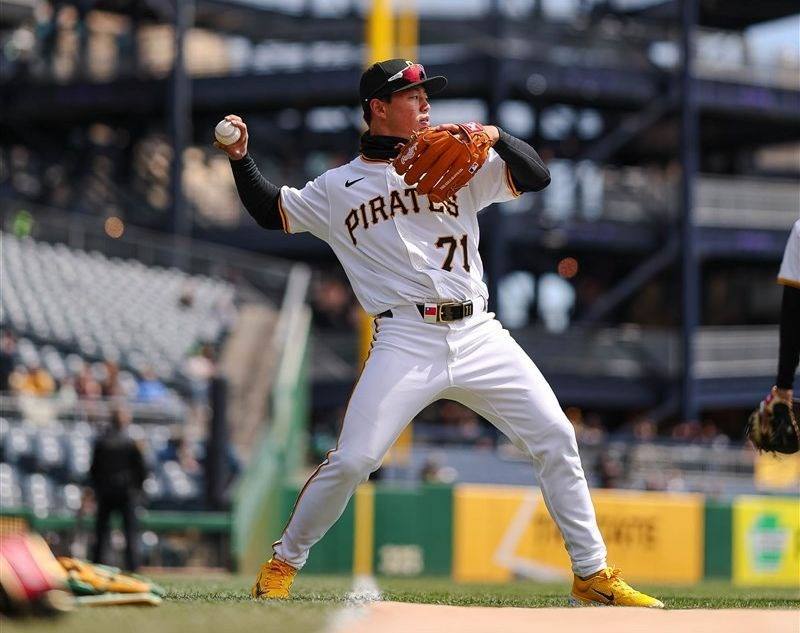 Pittsburgh Pirates shortstop Cheng Tsung-che practices before Wednesday's home game against the St. Louis Cardinals. Photo taken from the Pittsburgh Pirates' X