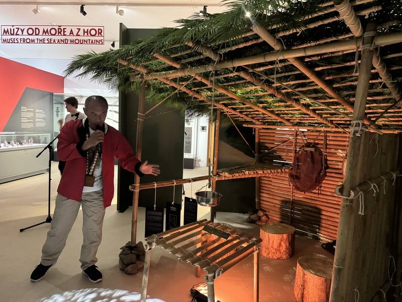 安孝明介紹，獵寮是獵人的傳統臨時居所，裡面具備基本生活器具，像是火爐、鍋子、睡床等，當中也蘊含獵人之間的生活禮儀與文化價值