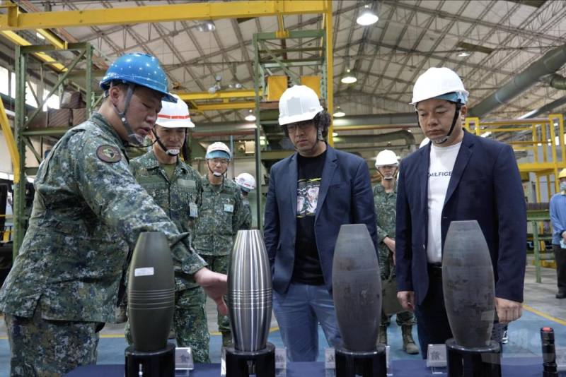 委員實地參訪「彈體所」